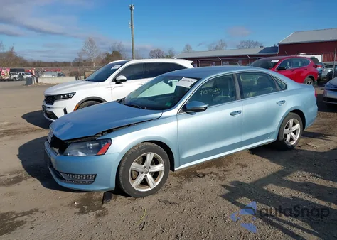 2012 Volkswagen Passat 2.5L Se z USA, uszkodzony, nr VIN 1VWBH7A33CC020813